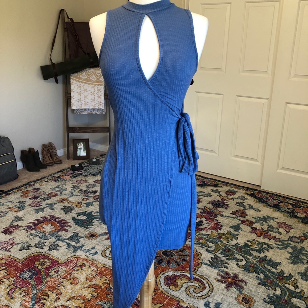 Women’s Dress - Picture 4 of 5